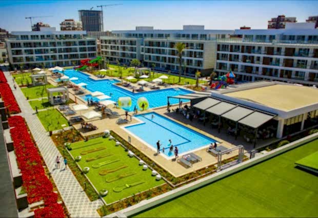 Courtyard Long Beach Holiday