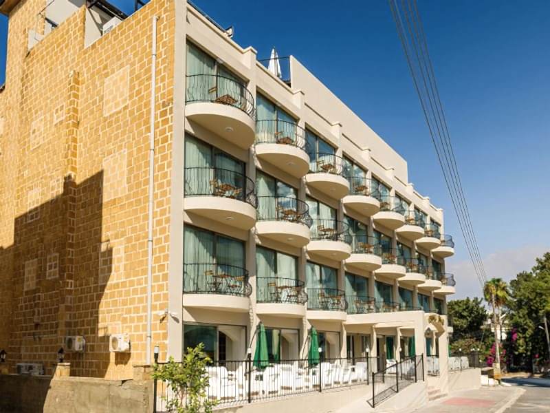 Olivia Palm Hotel